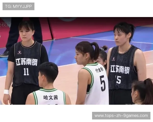 女篮外线三连击，现场瞬间沸腾：体育盛宴背后的激情与魅力